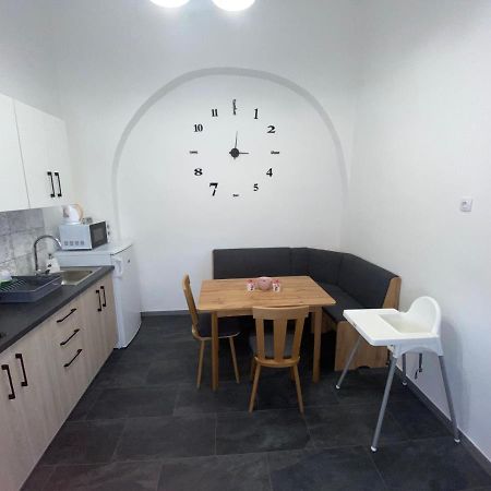 Rad-Var Apartmanhaz Eger Extérieur photo