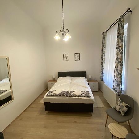 Rad-Var Apartmanhaz Eger Extérieur photo