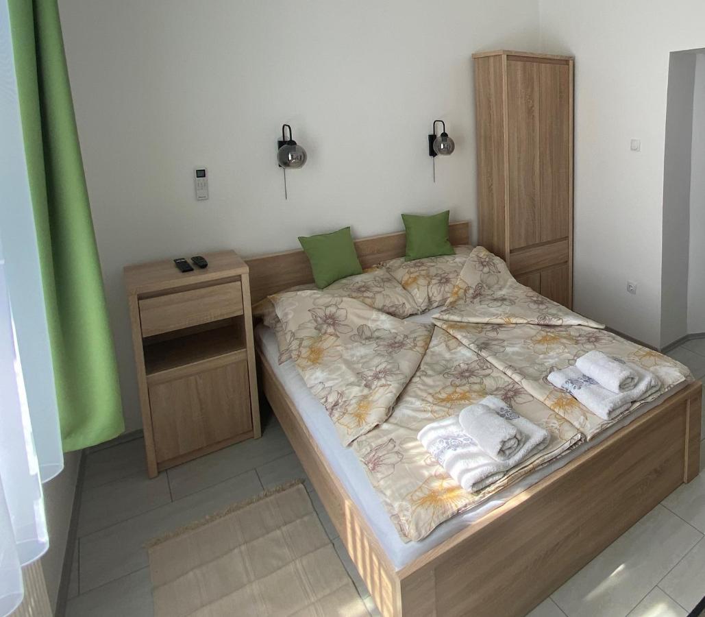 Rad-Var Apartmanhaz Eger Extérieur photo