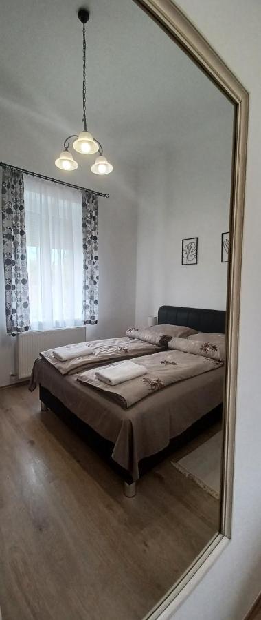 Rad-Var Apartmanhaz Eger Extérieur photo