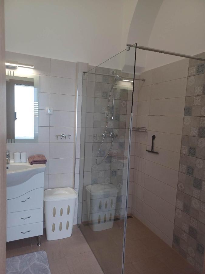 Rad-Var Apartmanhaz Eger Extérieur photo