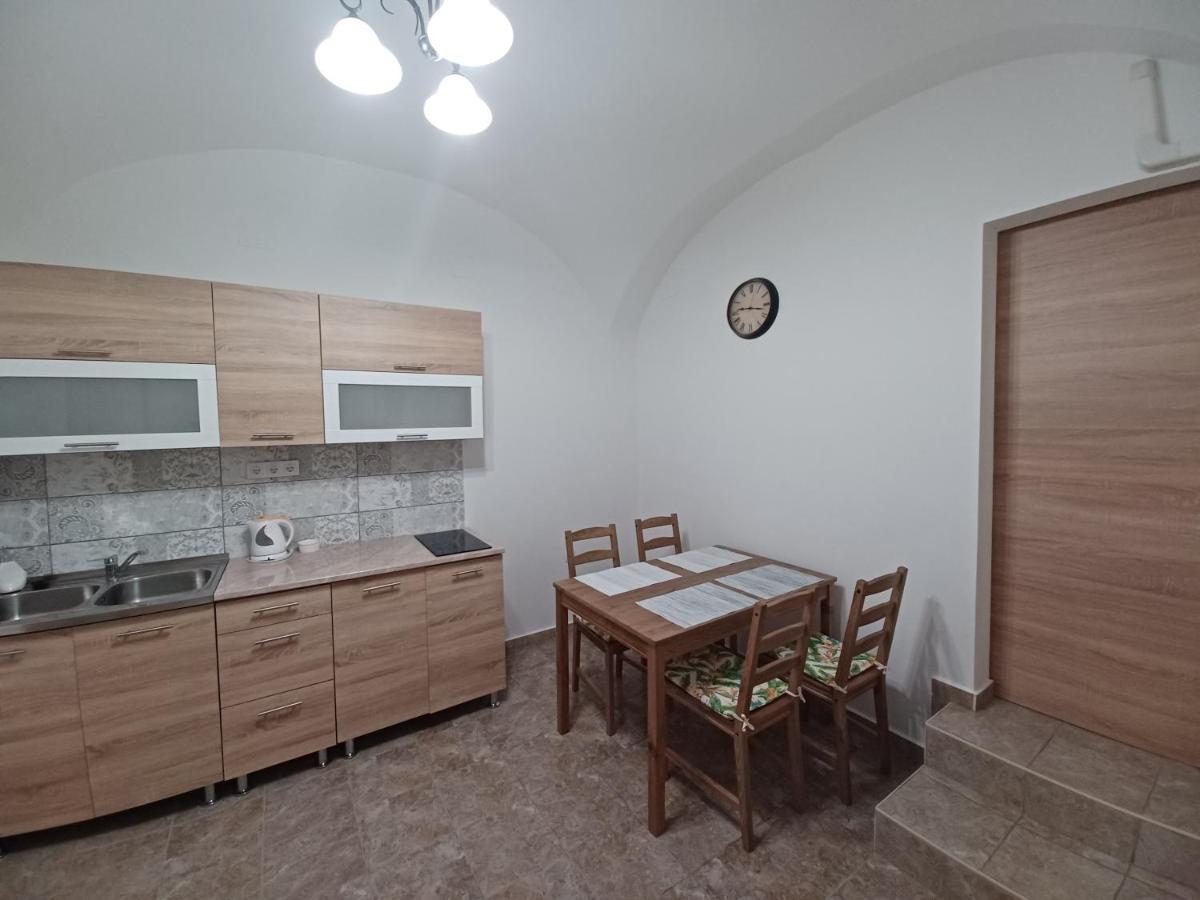 Rad-Var Apartmanhaz Eger Extérieur photo