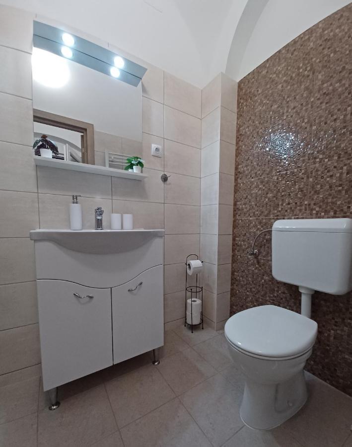 Rad-Var Apartmanhaz Eger Extérieur photo